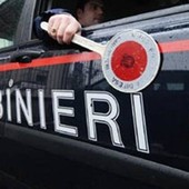 Rimuove le placche antitaccheggio e tenta il furto: fermato al centro commerciale
