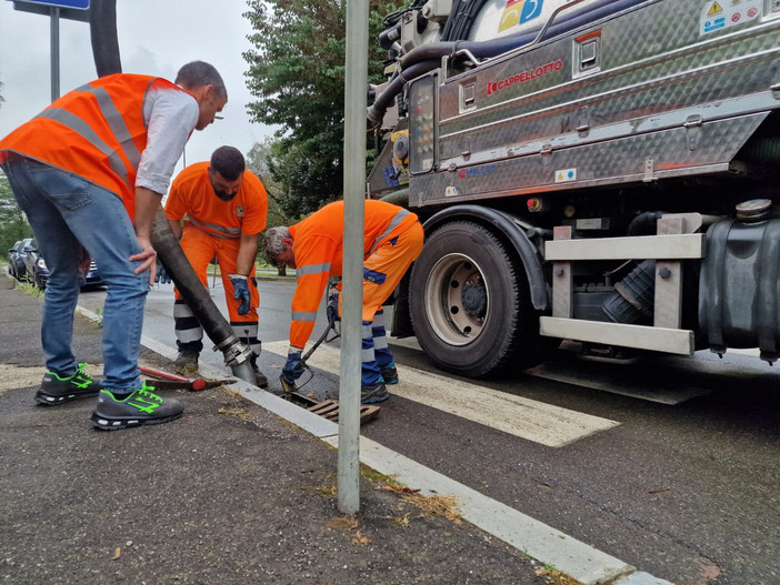 Trecate: al via maxi intervento di pulizia delle caditoie e “bocche di lupo”