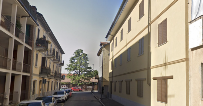 Novara, il M5S denuncia il caldo negli alloggi popolari di via Goito: "Servono interventi urgenti"