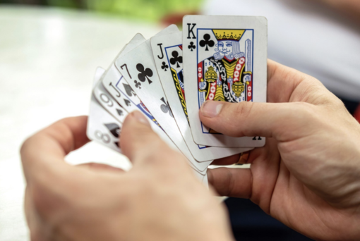 Solidarietà in gioco: a Lesa il Burraco benefico del Lions Club