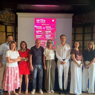 Arona in Rosa: quattro giorni di musica, arte e spettacolo accendono l'estate sul Lago Maggiore