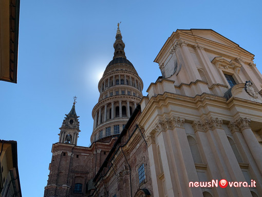 Visite notturne alla cupola di San Gaudenzio: un viaggio tra storia e panorama Visite notturne alla cupola di San Gaudenzio: un viaggio tra storia e panorama