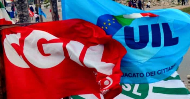 Alexander McQueen, allarme sindacati: a rischio anche il polo produttivo di Novara Alexander McQueen, allarme sindacati: a rischio anche il polo produttivo di Novara