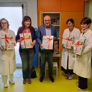 Borgomanero, un puzzle per la Giornata mondiale del Gioco: donato ai piccoli pazienti della Pediatria