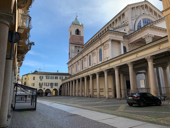Giovedì 16 settembre nel cortile del duomo uno spettacolo dedicato a San Bernardo Giovedì 16 settembre nel cortile del duomo uno spettacolo dedicato a San Bernardo