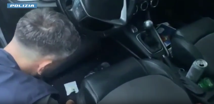Novara, sorpreso mentre cede cocaina: 35enne arrestato dalla Polizia Novara, sorpreso mentre cede cocaina: 35enne arrestato dalla Polizia
