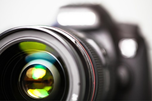 Il FotoClub Arona presenta una serata dedicata alla post-produzione fotografica digitale