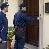 Falsi tecnici in azione a Maggiora: il comune lancia l’allerta truffe