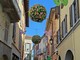Arona si veste di primavera tra fiori, luci e colori