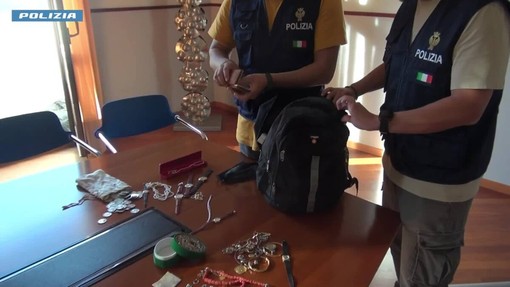 Novara, truffa del finto carabiniere: arrestato un 40enne con un bottino da oltre 30mila euro VIDEO Novara, truffa del finto carabiniere: arrestato un 40enne con un bottino da oltre 30mila euro VIDEO