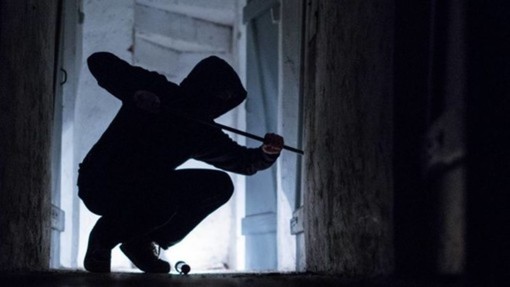 Furto nella notte alla farmacia di Pettenasco