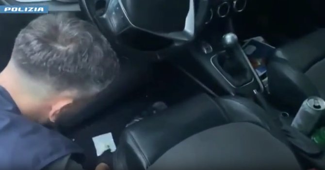 Novara, sorpreso mentre cede cocaina: 35enne arrestato dalla Polizia Novara, sorpreso mentre cede cocaina: 35enne arrestato dalla Polizia
