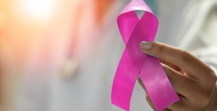 Ottobre Rosa, Novara si illumina con Lilt: prevenzione e solidarietà contro il tumore al seno