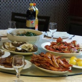 Una cena “autoconvocata” di solidarieta’ alla comunita’ cinese