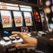 Gioco d’azzardo, a Novara oltre 253 milioni spesi in un anno: 2.499 euro pro capite