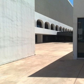 L’architettura invisibile delle relazioni: il ruolo degli spazi, reali e virtuali, nella costruzione dei legami L’architettura invisibile delle relazioni: il ruolo degli spazi, reali e virtuali, nella costruzione dei legami