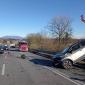 Frontale tra due auto a Paruzzaro: i due conducenti trasportati in ospedale