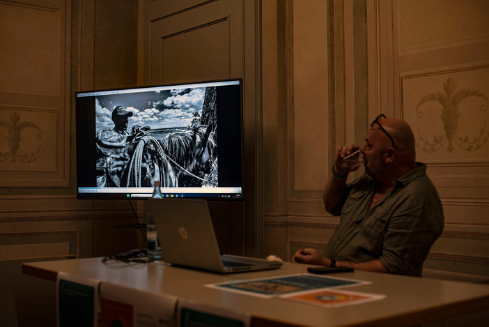“Vedere”, grande partecipazione all'Ordine degli Architetti di Novara e VCO: il fotoreporter Maurizio Faraboni apre il ciclo di incontri “Vedere”, grande partecipazione all'Ordine degli Architetti di Novara e VCO: il fotoreporter Maurizio Faraboni apre il ciclo di incontri