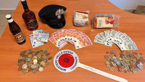 Borgomanero, scardina la cassa dell'Aldi e fugge con l'incasso: 29enne arrestato dai Carabinieri Borgomanero, scardina la cassa dell'Aldi e fugge con l'incasso: 29enne arrestato dai Carabinieri