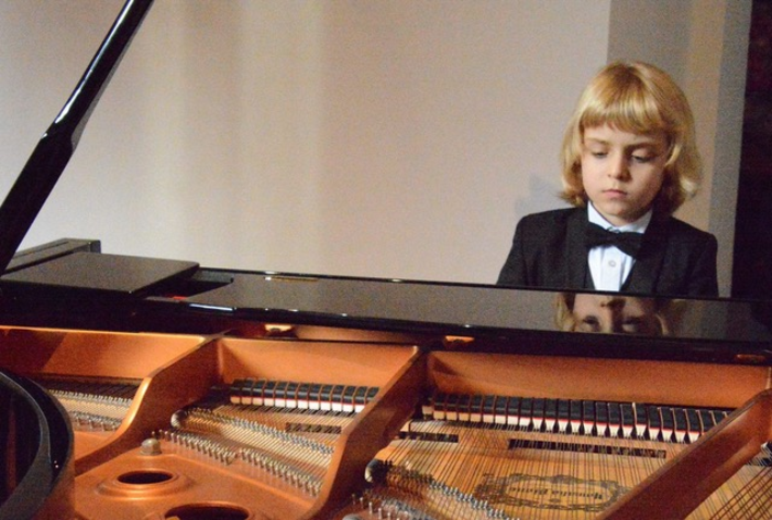 Il prodigio Alberto Cartuccia Cingolani a Lesa per il Festival Lago Maggiore Musica Il prodigio Alberto Cartuccia Cingolani a Lesa per il Festival Lago Maggiore Musica