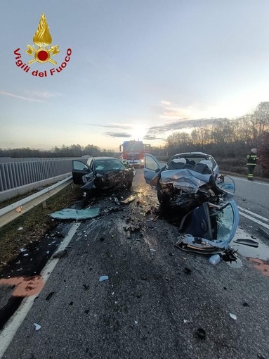 Incidente mortale sulla SS142: traffico bloccato in entrambe le direzioni a Romagnano Sesia