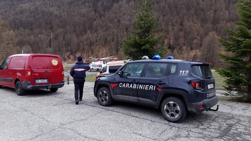 Notizie dal Piemonte. Scialpinista colto da infarto: i carabinieri intervengono a quota 2300 metri e lo portano in salvo.