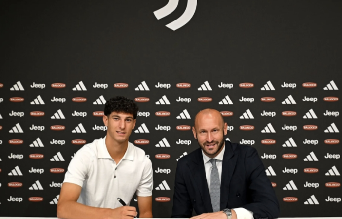 Dalle giovanili di Cureggio e Novara al futuro in bianconero: Edoardo Vallana rinnova con la Juventus fino al 2028 Dalle giovanili di Cureggio e Novara al futuro in bianconero: Edoardo Vallana rinnova con la Juventus fino al 2028