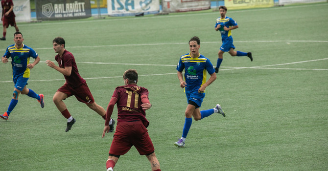 La lotta sul  fondo coinvolge sette squadre,  tra cui la Union  Novara