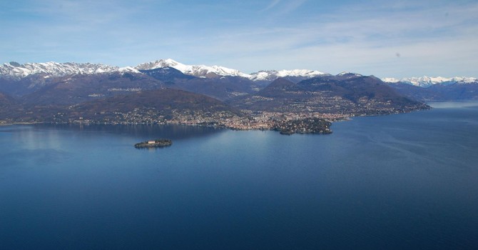 Lago Maggiore in sofferenza per la siccità, arriva acqua dal Lago di Lugano Lago Maggiore in sofferenza per la siccità, arriva acqua dal Lago di Lugano