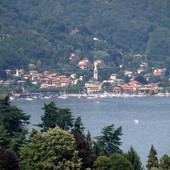 Natale in piena estate: a Lesa arriva Babbo Natale… in Sup