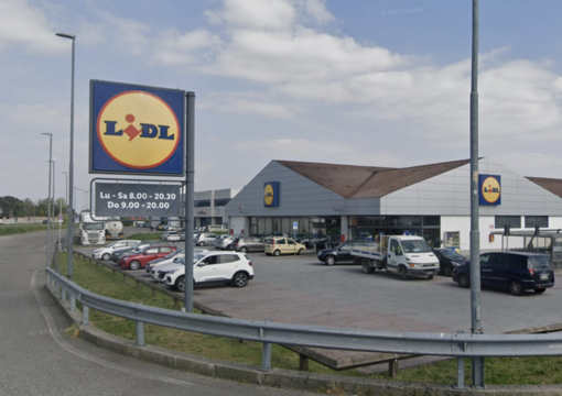 Trecate:  presidio sindacale davanti alla filiale LIDL