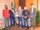 I ragazzi del Sermig hanno consegnato al sindaco Bossi e all’assessore Valsesia la "lettera alla coscienza"