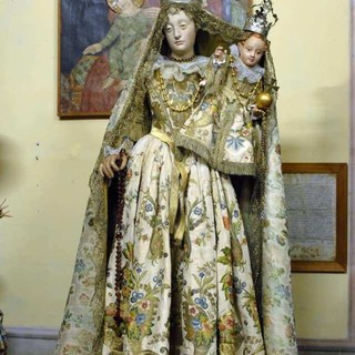 La Madonna del Rosario in abiti di seta: apertura speciale al Museo d’Arte Religiosa