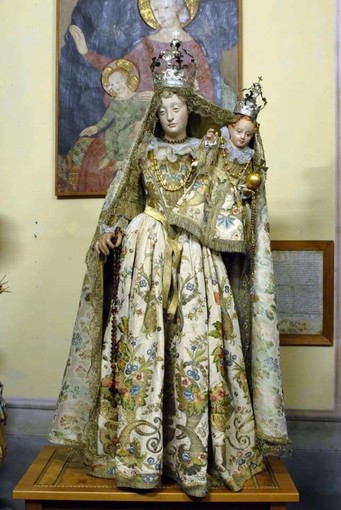 La Madonna del Rosario in abiti di seta: apertura speciale al Museo d’Arte Religiosa
