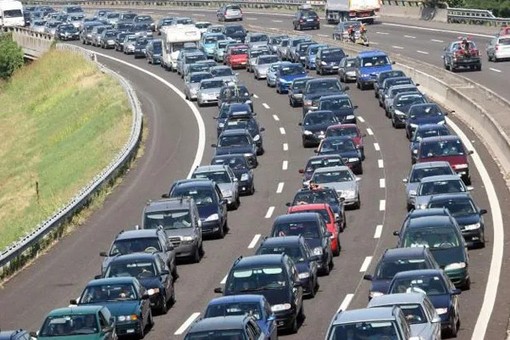 Pasqua e ponti di primavera, in viaggio oltre 10 milioni di italiani: via l’80% dei cantieri Anas