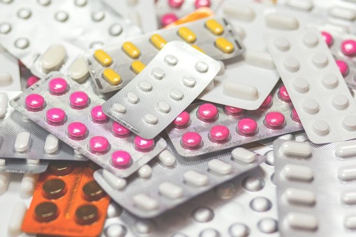 In Piemonte mancano i farmaci, Federfarma lancia l’allarme: “Non si tornerà alla normalità prima di un anno”