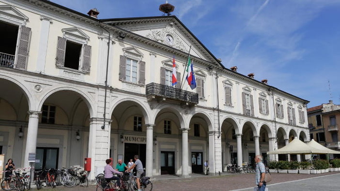 Trecate, cade la giunta Binatti. Patto per il Nord: “Ora serve un sindaco vicino alla gente”