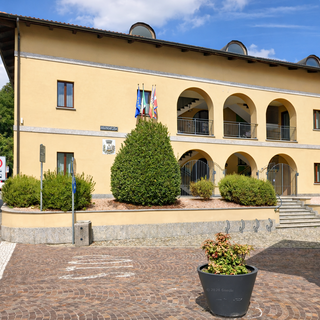 Oleggio Castello, serata culturale con Mirco Guietti e “Il fiore della libertà”