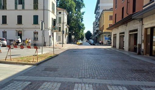 Borgomanero, lavori urgenti per un cedimento stradale