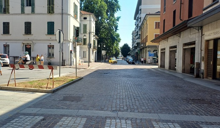 Borgomanero, lavori urgenti per un cedimento stradale