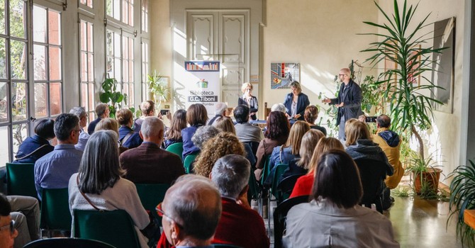 "Il tesoro del re", successo per le presentazioni del romanzo di Nadia Carminati a Varallo Pombia e Borgo Ticino "Il tesoro del re", successo per le presentazioni del romanzo di Nadia Carminati a Varallo Pombia e Borgo Ticino