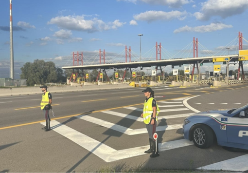 Contromano per dieci chilometri sull’A26, fermata un’ultraottantenne