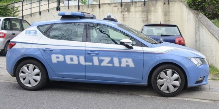 Spruzza spray al peperoncino in un bar: Daspo Urbano per un giovane