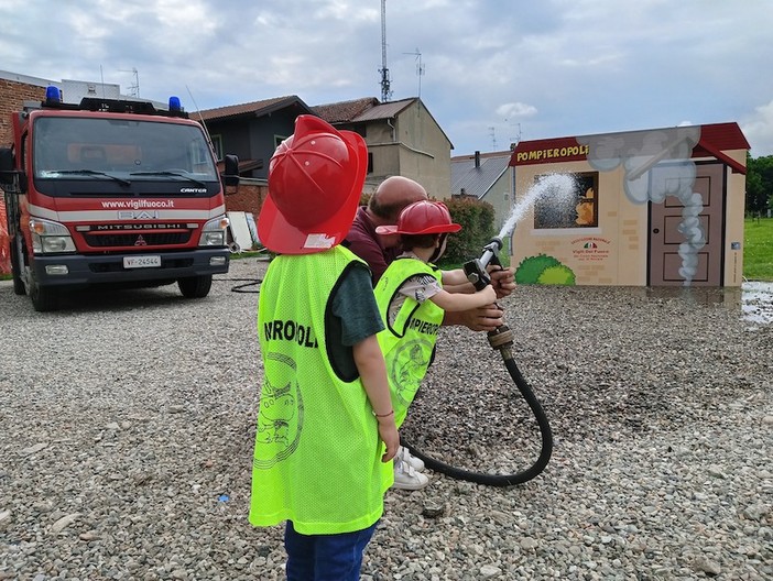 &quot;Pompieropoli&quot; torna a Trecate: una giornata di formazione e divertimento per i bambini