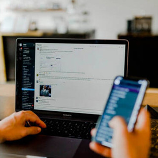 Novara Facile arriva nei quartieri: cinque incontri gratuiti per imparare a usare App Io e pagoPa