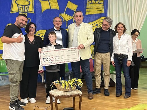 La borsa di studio “Enzio Zanotti Fragonara” al giovanissimo campione di kick-boxing Riccardo De Simone La borsa di studio “Enzio Zanotti Fragonara” al giovanissimo campione di kick-boxing Riccardo De Simone