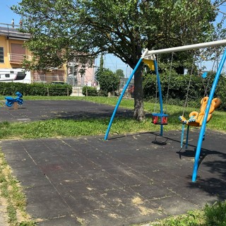 Torrion Quartara, il Movimento 5 Stelle denuncia lo stato di degrado del parco giochi di via Vivaldi FOTO
