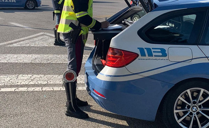 Studente aggredito per un insulto dopo mancata precedenza sulle strisce