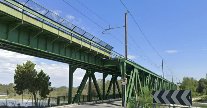 Ponte sul Ticino chiuso per una settimana: pedaggio gratuito sull'A26 e battello per attraversare il fiume Ponte sul Ticino chiuso per una settimana: pedaggio gratuito sull'A26 e battello per attraversare il fiume