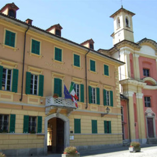 “Mostra d’estate” di Anna De Zuani: a Palazzo Tornielli l’arte contemporanea racconta luce, materia ed emozione